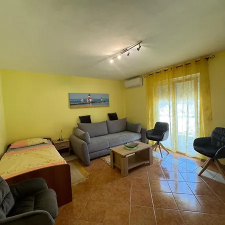 Lilly Apartman *